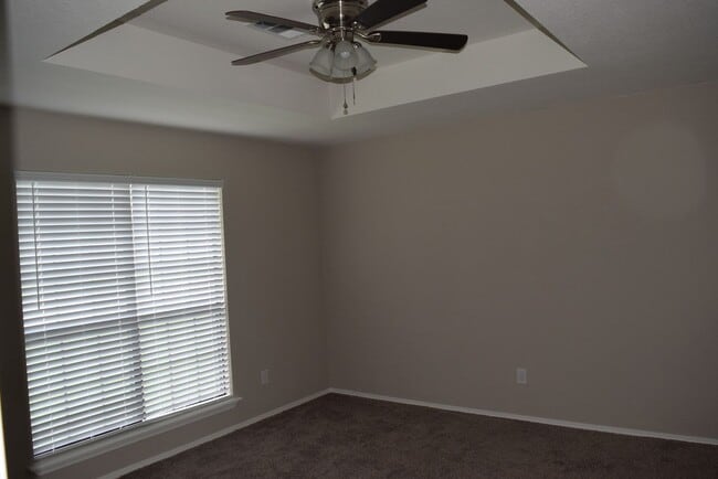 Building Photo - 700 Cedar Ln