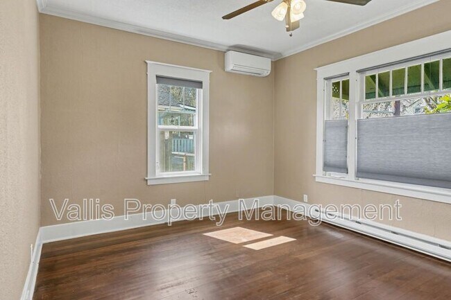 Building Photo - 2350 Cottage St SE