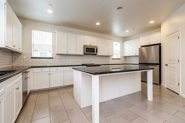 Building Photo - Modern 4BR Townhome w/ Solar, Tesla Powerwalls & 2-Car Garage