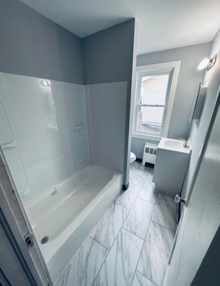 Building Photo - 41 Buell St