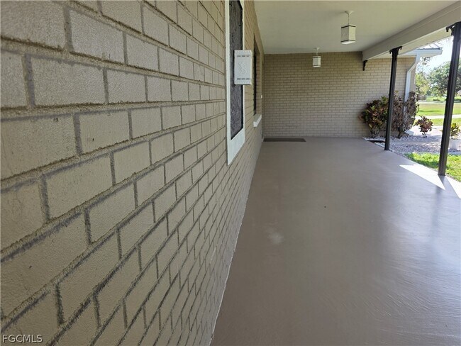 Building Photo - 1250 Riverbend Dr