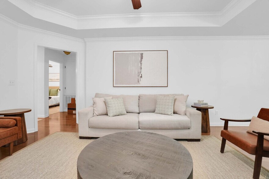 Building Photo - 8261 Dison Dr