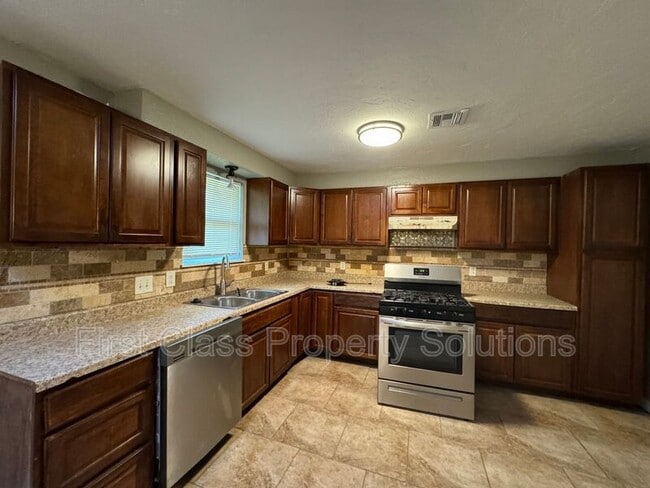 Building Photo - 3524 Hillside Dr