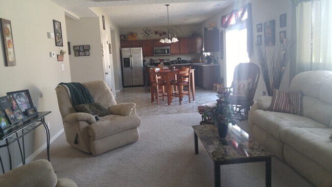 Building Photo - Modern 4 Bedroom, 2.5 Bath West Side Single Family Home