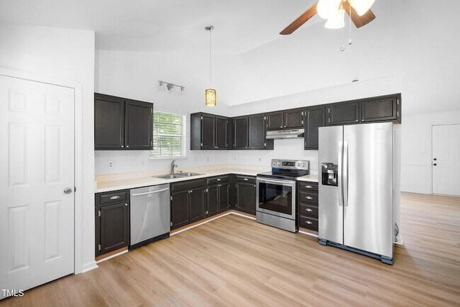 Building Photo - 409 Vista Springs Cir
