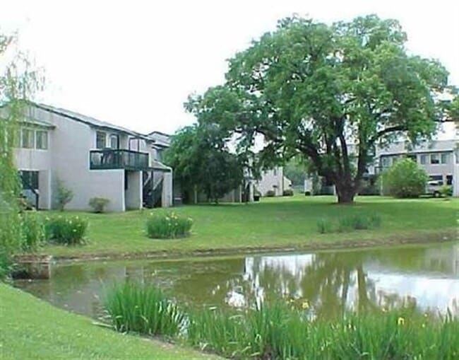 Building Photo - 1319 Airport Dr