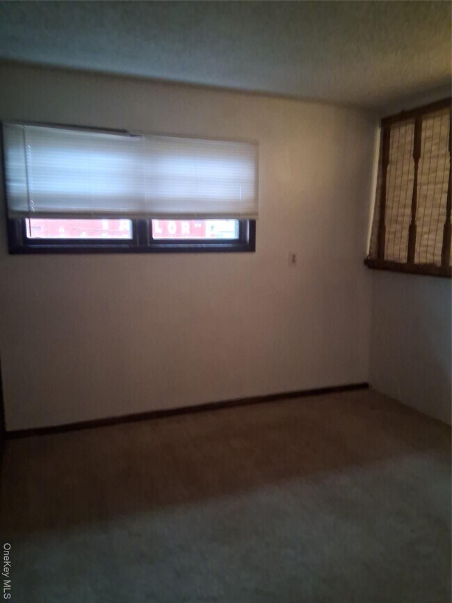 Building Photo - 18 Ugo Dr