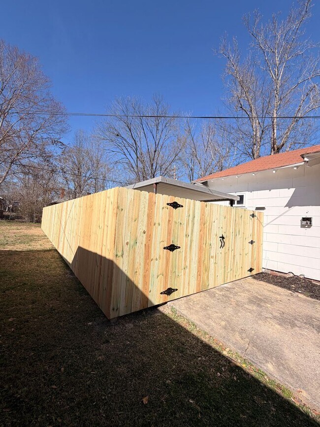 Building Photo - 3/1 House in Celanese $1,495