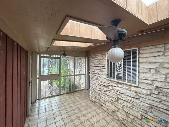 Building Photo - 1814 Crestridge Dr