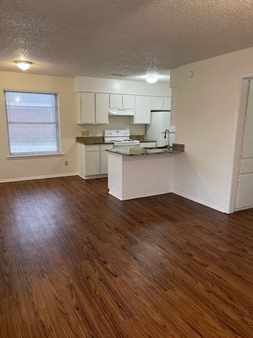 Building Photo - Available now. END 4PLEX TOWNHOME, 2 BR/1....