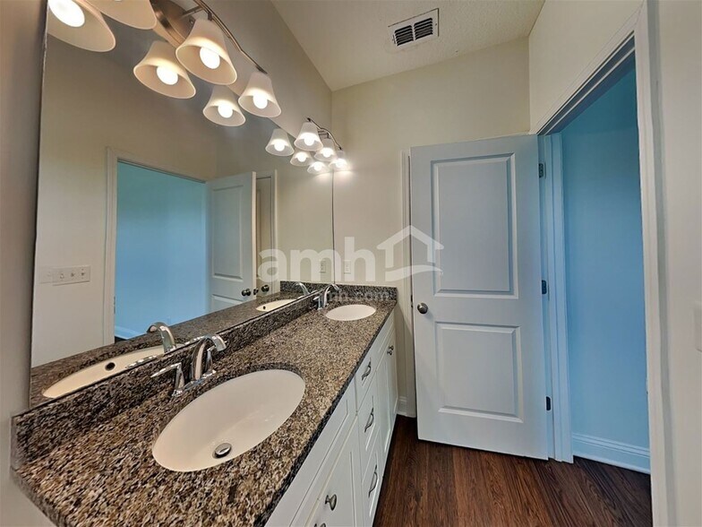 Building Photo - 898 Sunny Stroll Dr