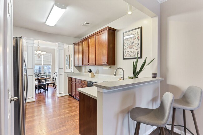 Building Photo - Charming 3 BD - 2.5 BA townhome located so...