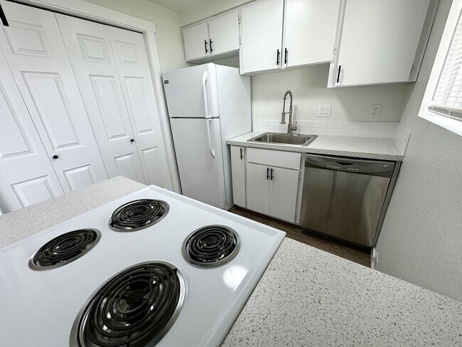 Building Photo - 409 Benham St