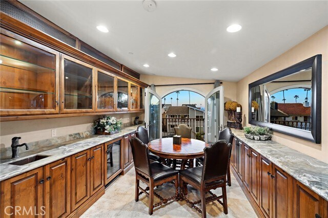 Building Photo - 900 E Balboa Blvd