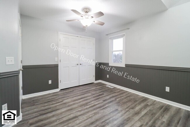 Building Photo - 8218 Fountainhead Dr