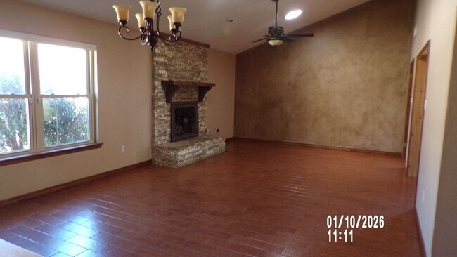 Building Photo - Fantasic Country Club West Home