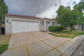 Building Photo - Adorable 2 Bedroom, 2 Bathroom, 2 Car Gara...