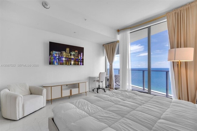 Building Photo - 15701 Collins Ave