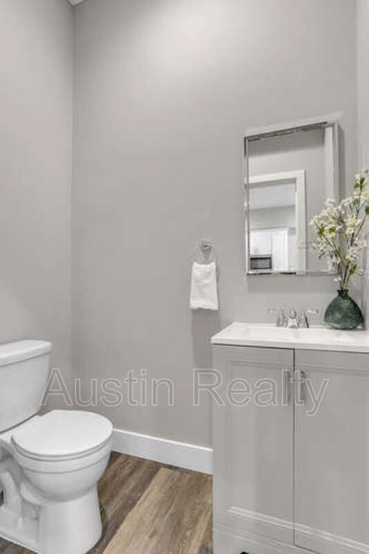 Building Photo - 5347 Nottingham Ave