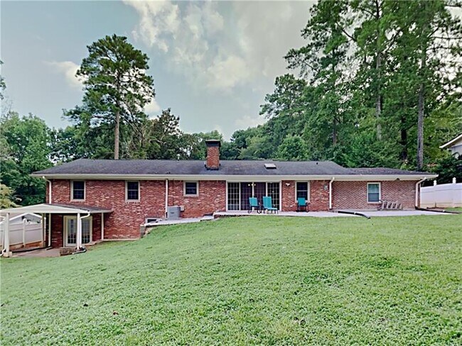 Building Photo - 3582 Cloudland Dr