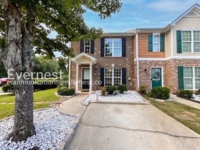 Building Photo - 3 Bed/2.5 Bath Town Home with Off-Street Parking / Available Now!