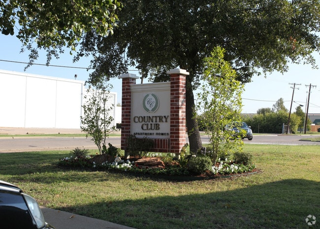 Building Photo - Country Club