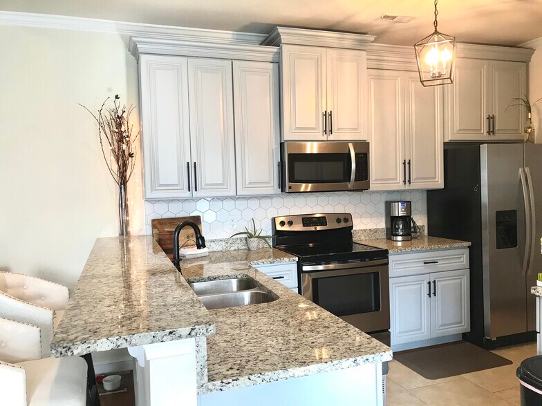 Building Photo - 7571 Villa Ct