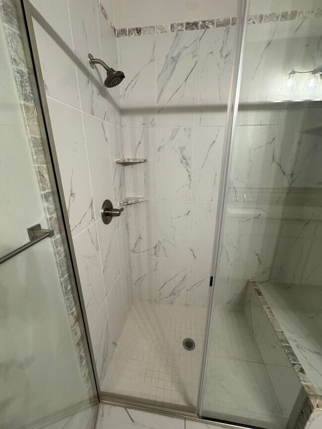 Building Photo - 3/2/2 Home for the Holidays - Move in Specials call to inquire