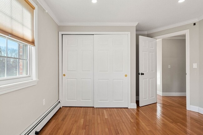 Building Photo - 305 Pine St