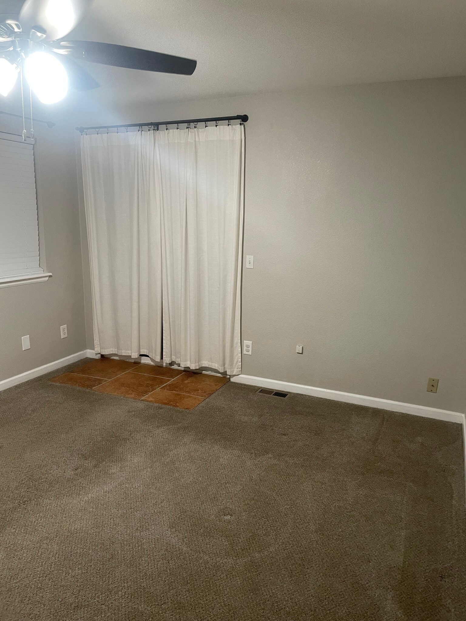 Building Photo - 3228 W Girard Ave