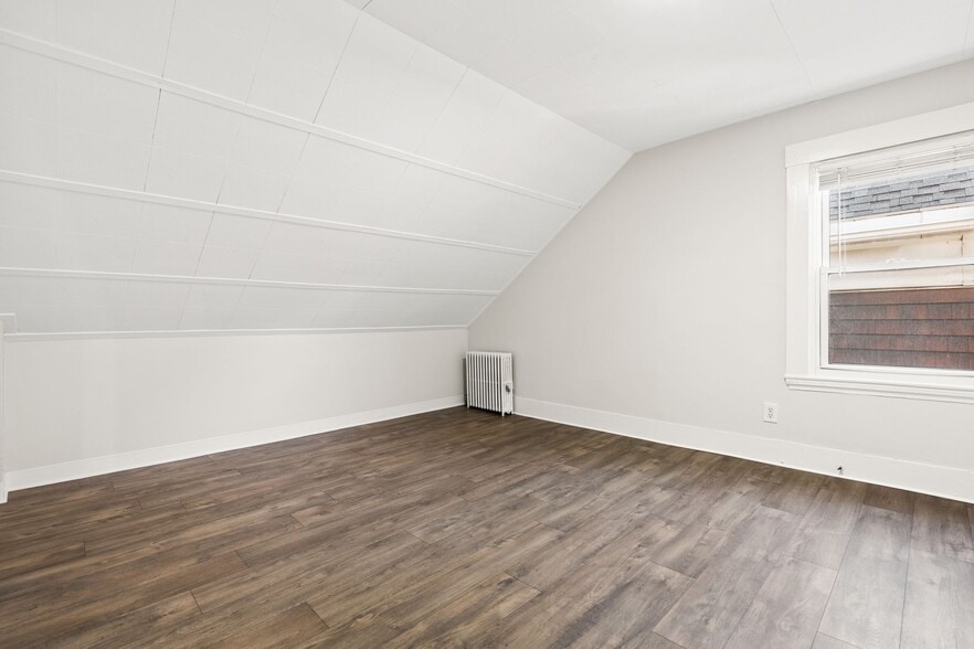 Bedroom 4 - 122 Saratoga St