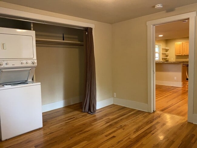 Building Photo - 135 N Sherwood St