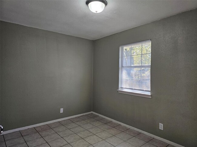 Building Photo - 1305 Bonnie Brae St