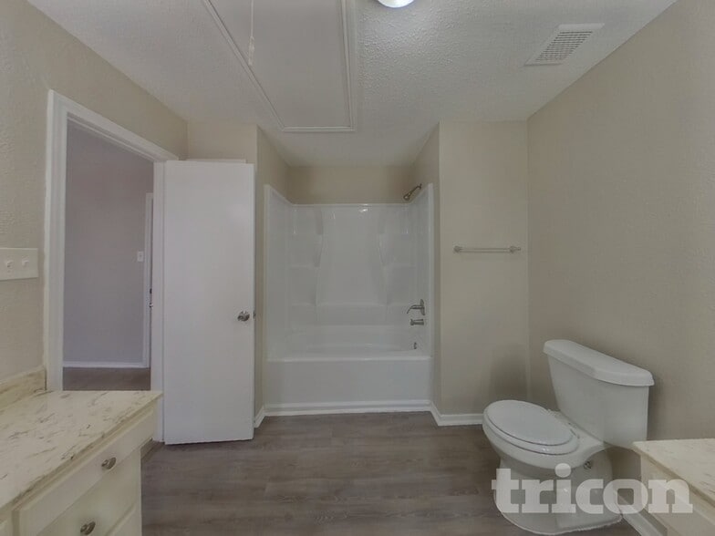 Building Photo - 737 SE 3rd St