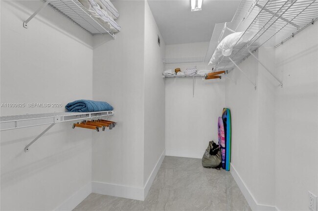 Building Photo - 2201 S Ocean Dr