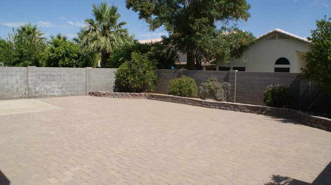 Building Photo - 1078 W Heather Ave