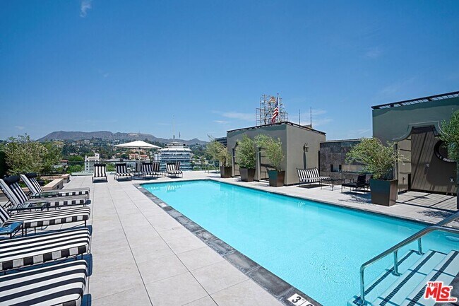 Building Photo - 1645 Vine St