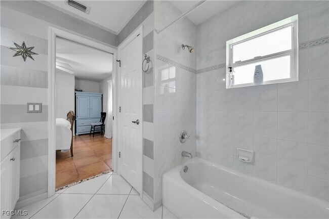 Building Photo - 1811 NE 5th Terrace