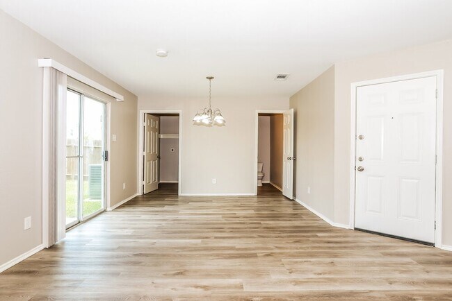 Building Photo - 16770 N Thrasher Dr