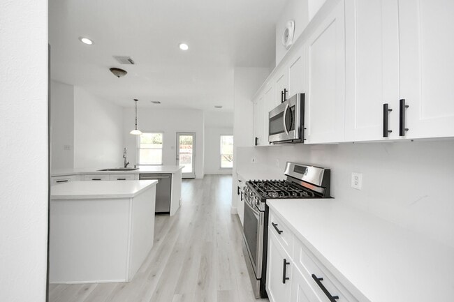 Building Photo - 10850 White Oak Point Ct