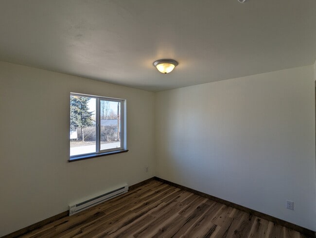 Building Photo - Jump Acres