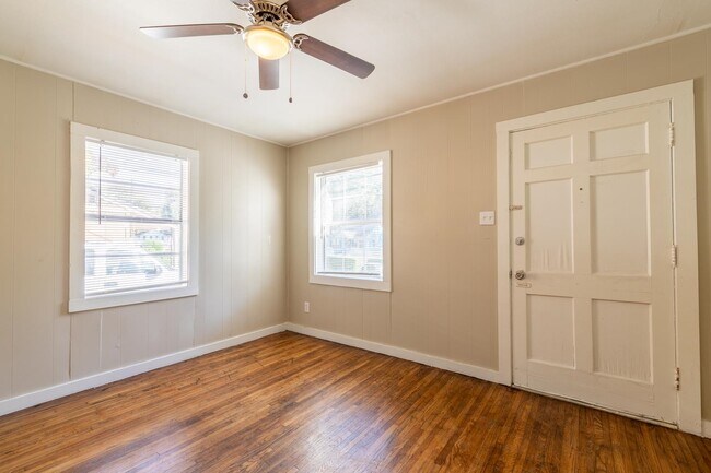 Building Photo - 1677 Echles St