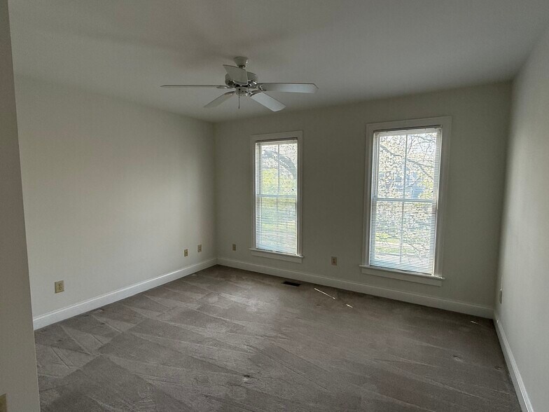 Building Photo - 844 Hamlet St