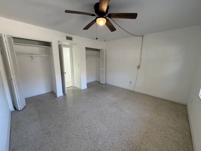 Building Photo - Freshly Remodeled - 1 Bedroom Unfurnished Condo-In Town Location-AVAILABLE NOW
