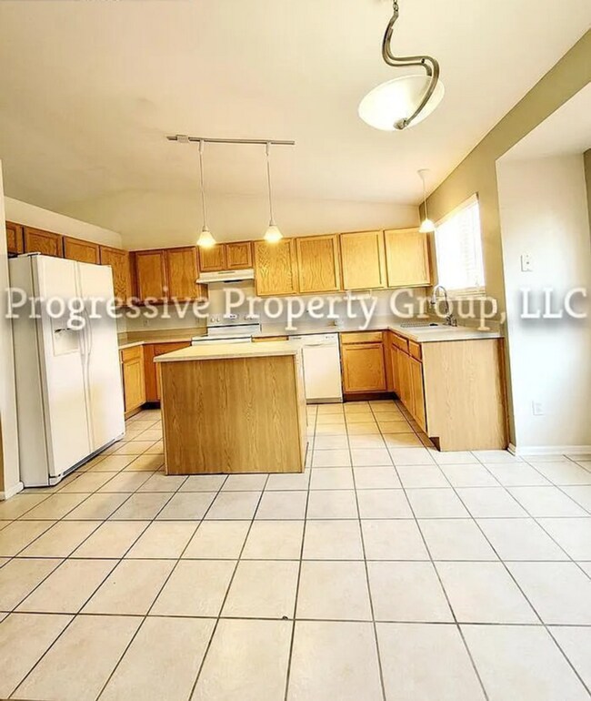 Building Photo - Beautiful 4-Bedroom Gem in the Heart of Briargate!