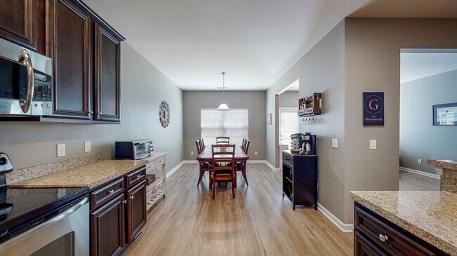 Building Photo - 3 bedrooms, 2 bathrooms in the City of Ric...
