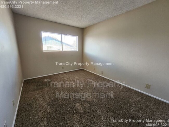 Building Photo - 286 W Palomino Dr