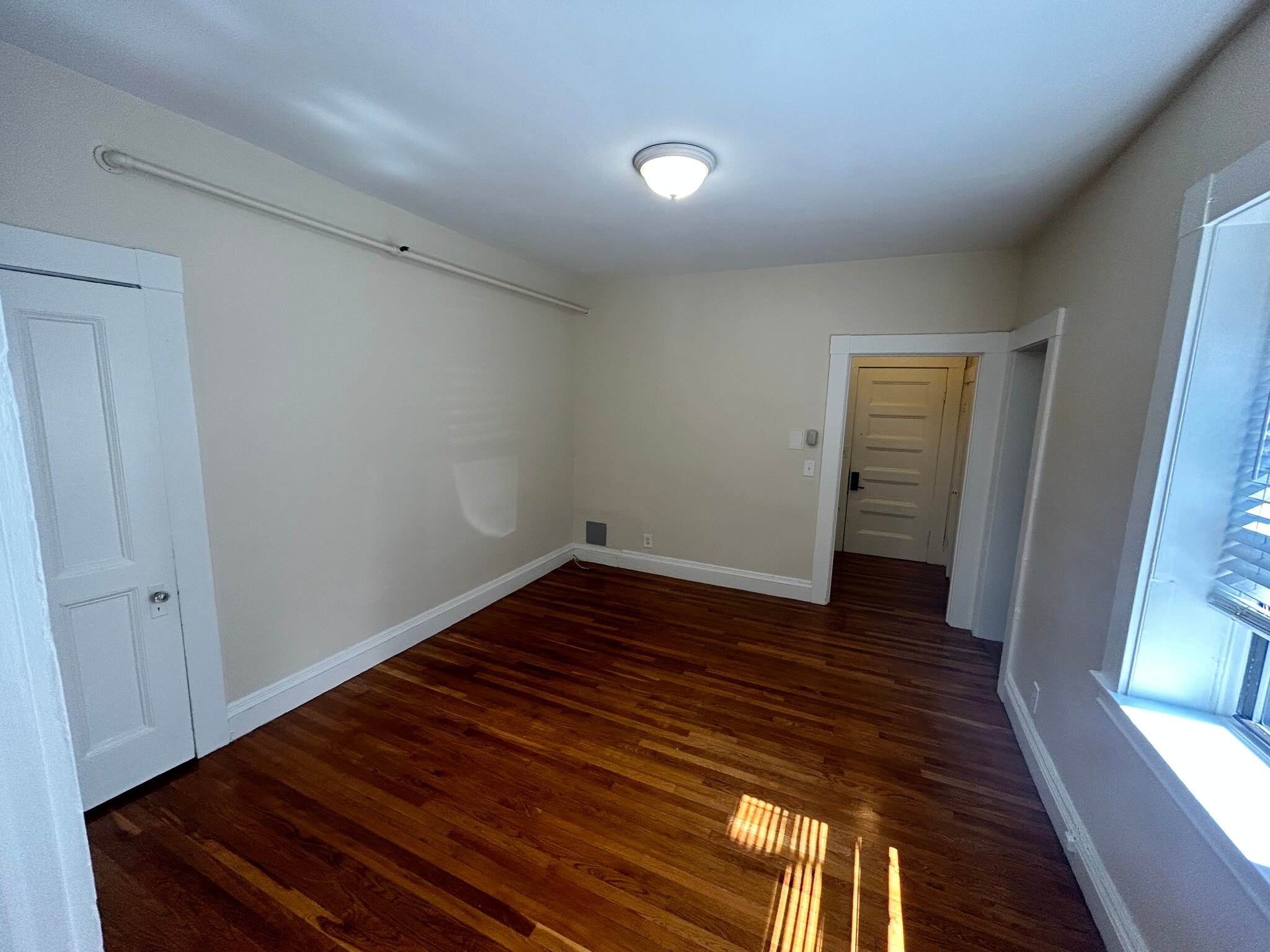 Building Photo - 1470 Beacon St