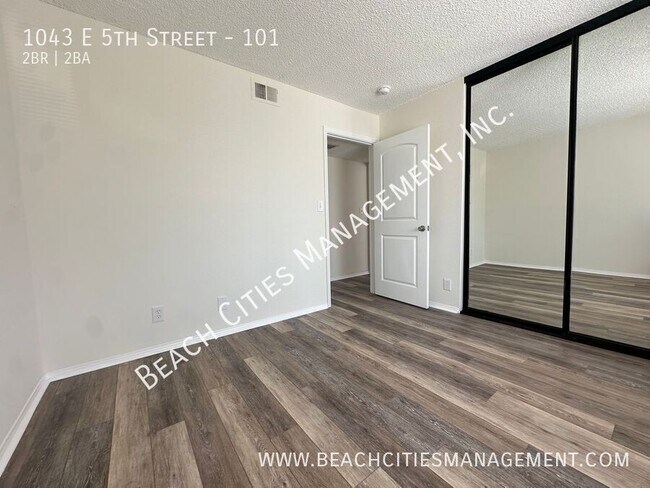 Building Photo - 1043 E 5th St