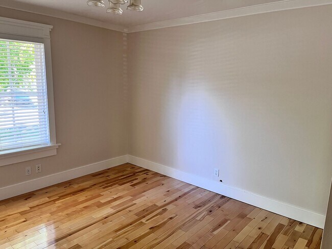 Building Photo - Buena Vista Rancher 4 bed /3 bath - Excell...